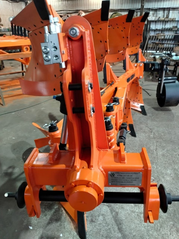 Плуг навесной оборотный 3/35+1