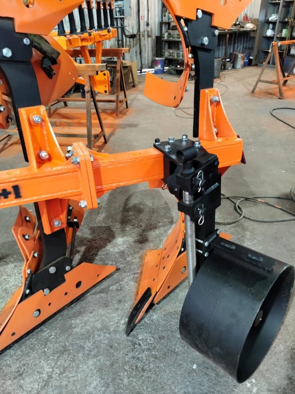 Плуг навесной оборотный 3/35+1 купить в Астрахани  – «БДН-АгроКубань», 9