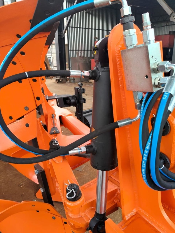 Плуг навесной оборотный 3/35 купить в Астрахани  – «БДН-АгроКубань», 3