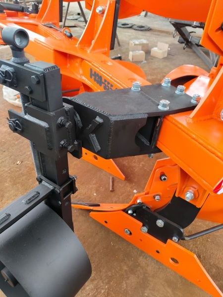 Плуг навесной оборотный 3/35 купить в Астрахани  – «БДН-АгроКубань», 5