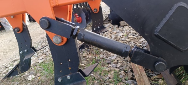 Плуг чизельный ПЧН 1,6 с планчатым катком купить в Астрахани  – «БДН-АгроКубань», 3