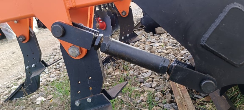 Плуг чизельный ПЧН 1,6 с планчатым катком купить в Астрахани  – «БДН-АгроКубань», 3