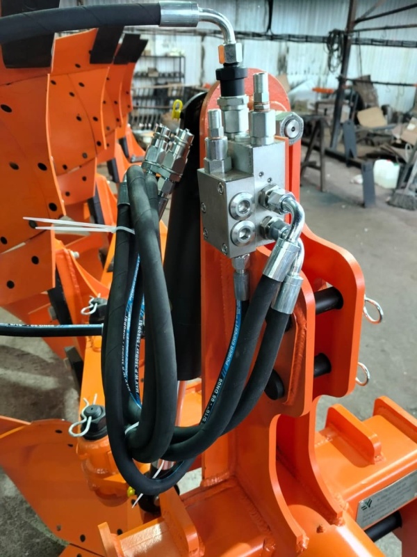 Плуг навесной оборотный 3/35+1 купить в Астрахани  – «БДН-АгроКубань», 3